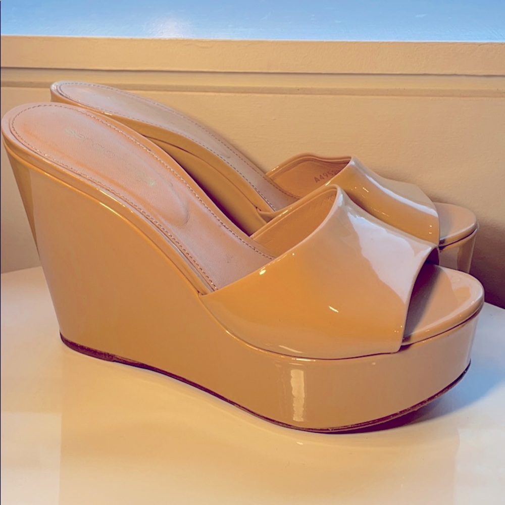 Sergio Rossi nude patent wedges